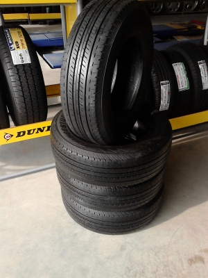 215/70R15 BRIDGESTONE DURAVIS R611 มีชุด 4 เส้น  ปี2012  TEL.081-427-3941
