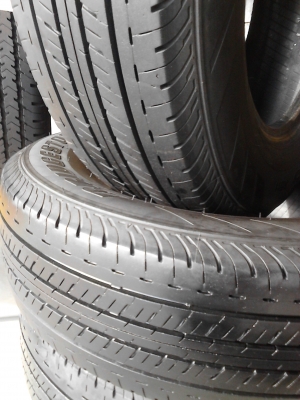 215/70R15 BRIDGESTONE DURAVIS R611 มีชุด 4 เส้น  ปี2012  TEL.081-427-3941