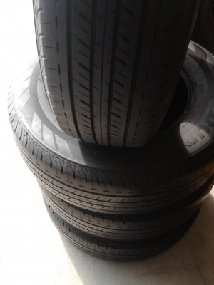 215/70R15 BRIDGESTONE DURAVIS R611 มีชุด 4 เส้น  ปี2012  TEL.081-427-3941