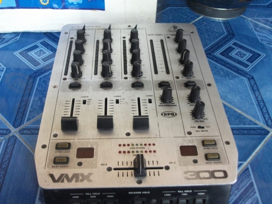 ต้องการขายมิกส์  บาเรนเจอร์ VMX  300 ราคา 2000 บาท