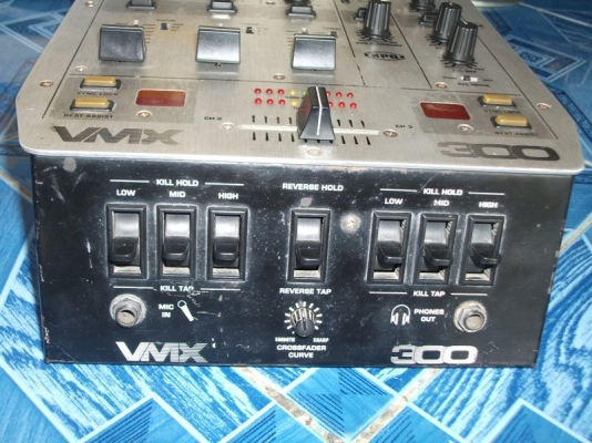 ต้องการขายมิกส์  บาเรนเจอร์ VMX  300 ราคา 2000 บาท