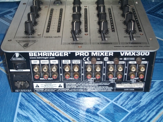 ต้องการขายมิกส์  บาเรนเจอร์ VMX  300 ราคา 2000 บาท