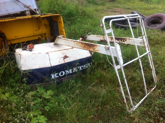 แบคโคร komutsu ล้อยาง 4wd ระบบเลี้ยว ทั้งสองเพลาเ แบคโคร komutsu ล้อยาง 4wd ระบบเลี้ยว ทั้งสองเพลาเ