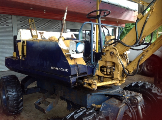 แบคโคร komutsu ล้อยาง 4wd ระบบเลี้ยว ทั้งสองเพลาเ แบคโคร komutsu ล้อยาง 4wd ระบบเลี้ยว ทั้งสองเพลาเ