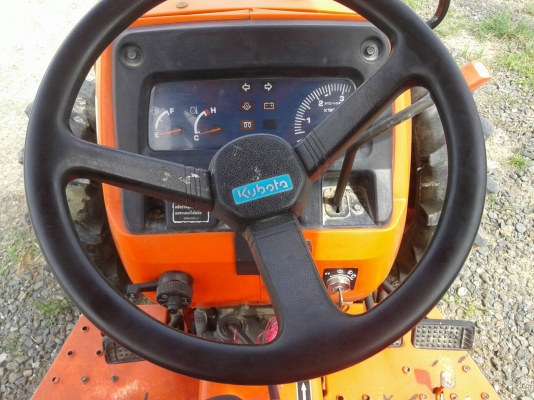 ขายด่วนรถไถนาคูโบต้า L3408 แรงม้าพร้อมอุปกรณ์ 2 รายการได้แก่ผานหน้าและผานหลัง 6 สภาพพร้อมใช้งานได้เล