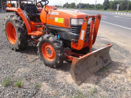 ขายด่วนรถไถนาคูโบต้า L3408 แรงม้าพร้อมอุปกรณ์ 2 รายการได้แก่ผานหน้าและผานหลัง 6 สภาพพร้อมใช้งานได้เล