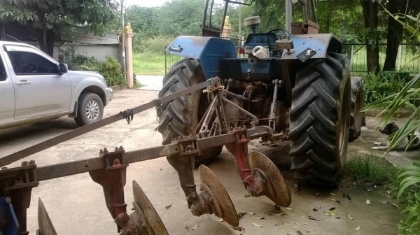 รถไถ FORd 6640 นิวฮอลแลนด์ ขับเคลื่อน 4 ล้อ มีหาง 4 และ ใบดันหน้า