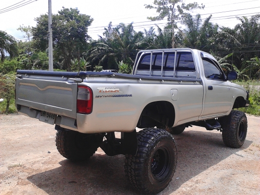ขายรถส่งน้ำมันซักคัน Toyota Tiger ไทเกอร์ ปี่ 2004 เครื่อง 2KD คานแข็ง 4WD พร้อมทะเบียนถูกต้อง