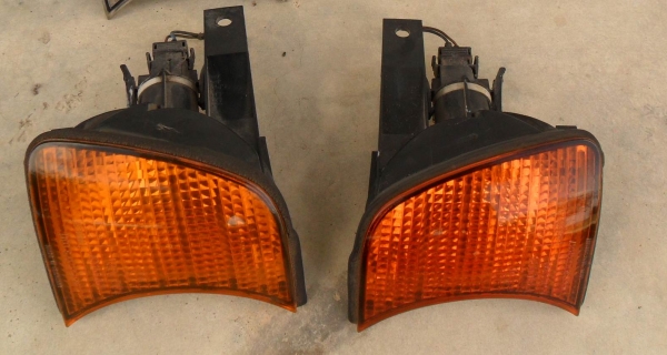 ขาย ไฟเลี้ยวหน้า ของ BMWซีรี่ย์5(E34) คู่ละ500 ของแท้