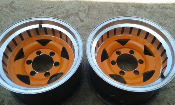 ขายล้อแม็ก ขอบ 15หน้ากว้าง8.5 มีแค่สองวง