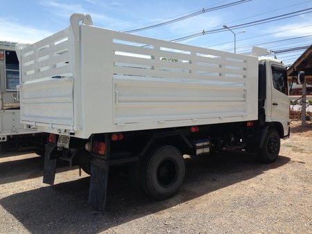 HINO MEGA ปี 2554  เครื่อง 175 แรง กะบะดั๊มสามมิตร วิ่ง 86,600 กม. สภาพสวย
