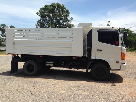 HINO MEGA ปี 2554  เครื่อง 175 แรง กะบะดั๊มสามมิตร วิ่ง 86,600 กม. สภาพสวย