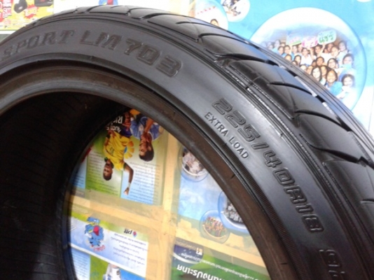 ยาง,225-40-18 DUNLOP LM703 ปลายปี12หนึ่งชุด ยาง,225-40-18 DUNLOP LM703 ปลายปี12หนึ่งชุด