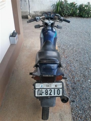 ขาย Yamaha RXZ มีเล่มชุดโอนหมดอายุต้องตามเองภาษีขาดปี 52 เครื่องต้องเช็คทรงสวยขาย 5900 บาท