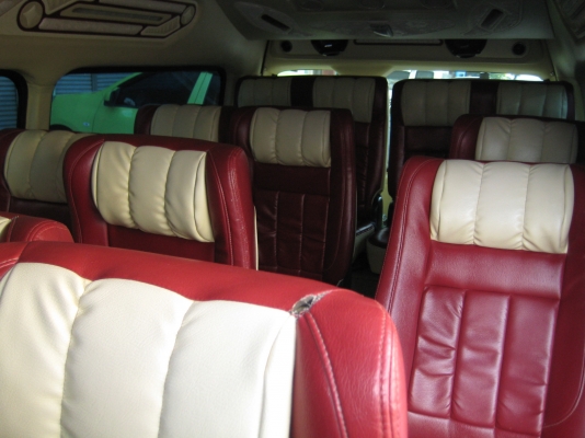 ขายเบาะ commuter 4 แถวหลัง สีแดงครีม ขายเบาะ commuter 4 แถวหลัง สีแดงครีม