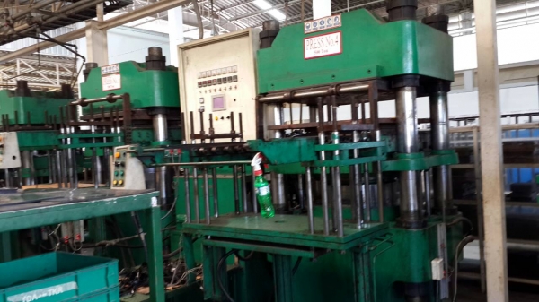 ชายเครื่องอัดยาง 500 ตัน 2 หัวปื2005เพลทกว้าง 850x1000 สโตก 450 มิลราคา 700,000 บาท ชายเครื่องอัดยาง 500 ตัน 2 หัวปื2005เพลทกว้าง 850x1000 สโตก 450 มิลราคา 700,000 บาท