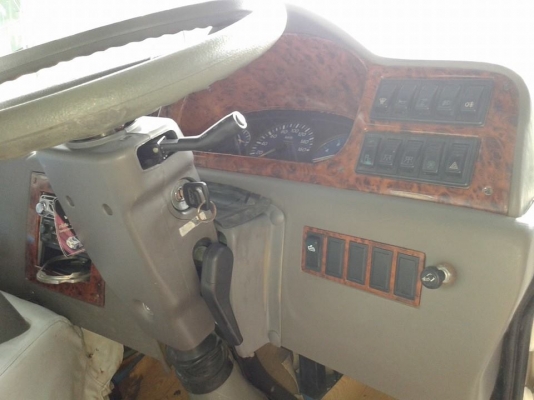 ขายด่วน รถบัสGolden dragonปี51 18ที่นั่ง 120แรงม้าtrubo สีเดิมๆวิ่ง6หมื่นกว่าโลเองtrubo