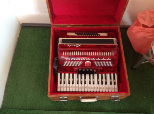 ขาย เครื่องดนตรีAccordion งานเก่าสภาพสวย