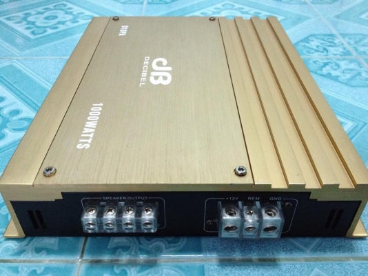 แอมป์คลาสดี dB decibel มือสองสภาพสวยมาก เดิมๆไม่เคยเปิดฝาครับ ขับซับ10&quot;โครงหล่อ12&quot;ปั้มได้.เบสดีมาก. ขาย 2650 บาท