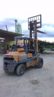 Sell> ขายรถโฟลค์ลิฟท์ TOYOTA 4.5 ตัน รุ่น 5 เครื่องดีเซล เกียร์ออโต้ รถใช้งานอยู่ที่ร้านทุกวันครับ เครื่องดี ปั้มดี ครับ