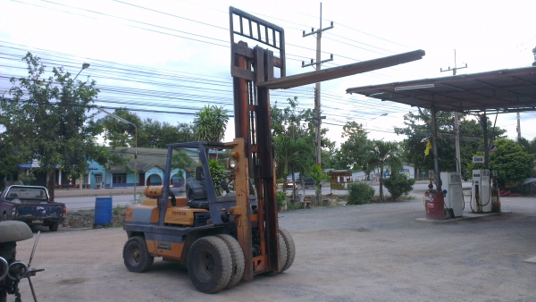 Sell> ขายรถโฟลค์ลิฟท์ TOYOTA 4.5 ตัน รุ่น 5 เครื่องดีเซล เกียร์ออโต้ รถใช้งานอยู่ที่ร้านทุกวันครับ เครื่องดี ปั้มดี ครับ