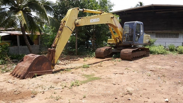 ***ขายแล้วครับขอบคุณ Truck2hand ขายแบคโฮราคาถูก KOBELCO MARK3 SK200 Sr.16085 เก๋งเทาแท้ เครื่องเดิมปั้มเดิม เครื่องดีแน่นดี แรงดี ไฟฟ้าตัด แอร์ไม่มี เอวแน่นตึ๊บ ไม่มีแตก ช่วงล่างใหญ่ โซ่หนาใหญ่ 43ข้อ แคเรียใหม่ สป็อคเก็ตใหม่ ล้อนำดี โรลเลอร์หลวม แต่ไม่แตก