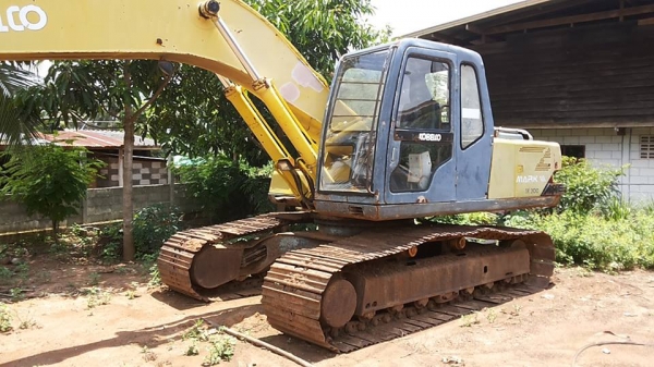 ***ขายแล้วครับขอบคุณ Truck2hand ขายแบคโฮราคาถูก KOBELCO MARK3 SK200 Sr.16085 เก๋งเทาแท้ เครื่องเดิมปั้มเดิม เครื่องดีแน่นดี แรงดี ไฟฟ้าตัด แอร์ไม่มี เอวแน่นตึ๊บ ไม่มีแตก ช่วงล่างใหญ่ โซ่หนาใหญ่ 43ข้อ แคเรียใหม่ สป็อคเก็ตใหม่ ล้อนำดี โรลเลอร์หลวม แต่ไม่แตก