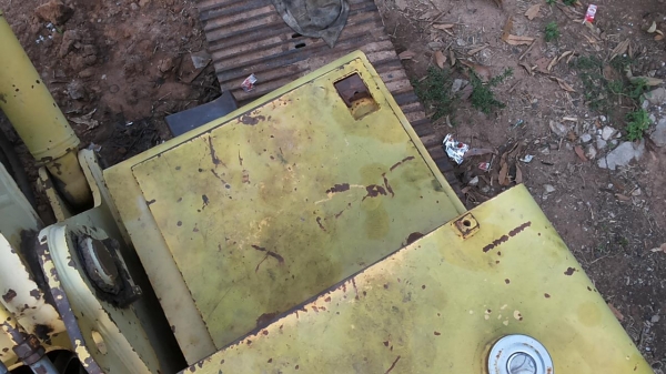 ***ขายแล้วครับขอบคุณ Truck2hand ขายแบคโฮราคาถูก KOBELCO MARK3 SK200 Sr.16085 เก๋งเทาแท้ เครื่องเดิมปั้มเดิม เครื่องดีแน่นดี แรงดี ไฟฟ้าตัด แอร์ไม่มี เอวแน่นตึ๊บ ไม่มีแตก ช่วงล่างใหญ่ โซ่หนาใหญ่ 43ข้อ แคเรียใหม่ สป็อคเก็ตใหม่ ล้อนำดี โรลเลอร์หลวม แต่ไม่แตก