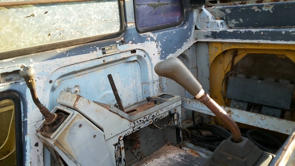 ***ขายแล้วครับขอบคุณ Truck2hand ขายแบคโฮราคาถูก KOBELCO MARK3 SK200 Sr.16085 เก๋งเทาแท้ เครื่องเดิมปั้มเดิม เครื่องดีแน่นดี แรงดี ไฟฟ้าตัด แอร์ไม่มี เอวแน่นตึ๊บ ไม่มีแตก ช่วงล่างใหญ่ โซ่หนาใหญ่ 43ข้อ แคเรียใหม่ สป็อคเก็ตใหม่ ล้อนำดี โรลเลอร์หลวม แต่ไม่แตก