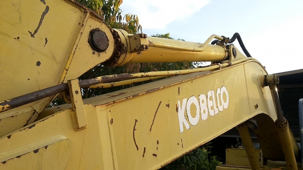 ***ขายแล้วครับขอบคุณ Truck2hand ขายแบคโฮราคาถูก KOBELCO MARK3 SK200 Sr.16085 เก๋งเทาแท้ เครื่องเดิมปั้มเดิม เครื่องดีแน่นดี แรงดี ไฟฟ้าตัด แอร์ไม่มี เอวแน่นตึ๊บ ไม่มีแตก ช่วงล่างใหญ่ โซ่หนาใหญ่ 43ข้อ แคเรียใหม่ สป็อคเก็ตใหม่ ล้อนำดี โรลเลอร์หลวม แต่ไม่แตก