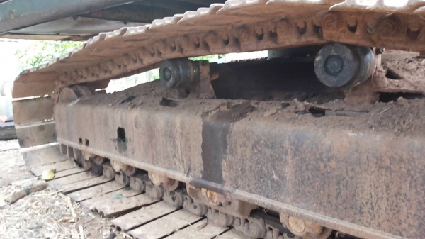 ***ขายแล้วครับขอบคุณ Truck2hand ขายแบคโฮราคาถูก KOBELCO MARK3 SK200 Sr.16085 เก๋งเทาแท้ เครื่องเดิมปั้มเดิม เครื่องดีแน่นดี แรงดี ไฟฟ้าตัด แอร์ไม่มี เอวแน่นตึ๊บ ไม่มีแตก ช่วงล่างใหญ่ โซ่หนาใหญ่ 43ข้อ แคเรียใหม่ สป็อคเก็ตใหม่ ล้อนำดี โรลเลอร์หลวม แต่ไม่แตก