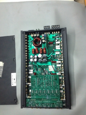 ขายแอมป์ BLAUPUNRT รุ่น V7000  (7ch) สภาพสวยมากๆเสียงดีมากๆหายากเชิญชมได้ครับราคาไม่แพงเลย