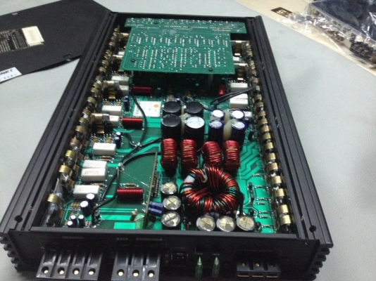 ขายแอมป์ BLAUPUNRT รุ่น V7000  (7ch) สภาพสวยมากๆเสียงดีมากๆหายากเชิญชมได้ครับราคาไม่แพงเลย