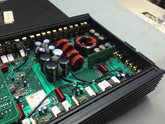 ขายแอมป์ BLAUPUNRT รุ่น V7000  (7ch) สภาพสวยมากๆเสียงดีมากๆหายากเชิญชมได้ครับราคาไม่แพงเลย