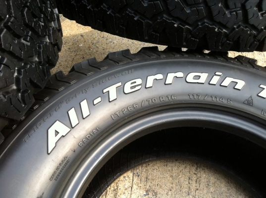 ขายยาง BF Goodrich All-terrain ขนาด 265 70 r16 ปี11 สวยๆ