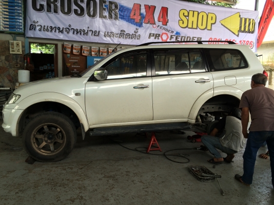 รับแก้ปัญหาช่วงล่าง รถ Pajerosport by Shock Profender