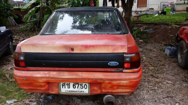 ฟอร์ดเก๋ง 4 ประตู สีแดง เครื่องโตโยต้า 4A หัวฉีด ขาย 19,000 บาท