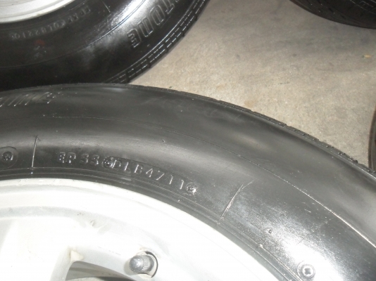 ล้อแม็ก 15นิ้ว 6รู เชฟ พร้อมยาง 195R15ปี11 สวยๆ 4 ล้อ ราคา 6700 บาท