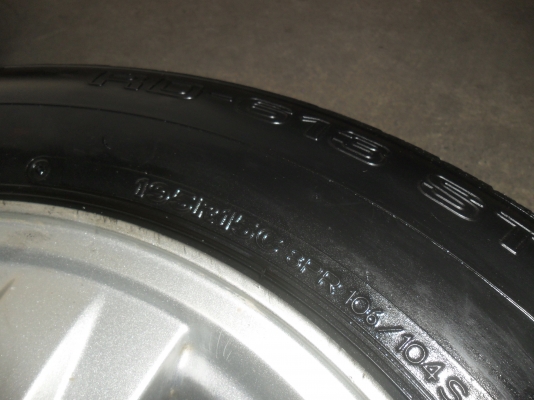 ล้อแม็ก 15นิ้ว 6รู เชฟ พร้อมยาง 195R15ปี11 สวยๆ 4 ล้อ ราคา 6700 บาท