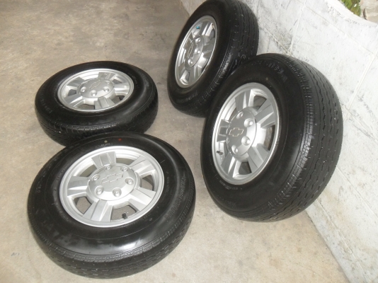 ล้อแม็ก 15นิ้ว 6รู เชฟ พร้อมยาง 195R15ปี11 สวยๆ 4 ล้อ ราคา 6700 บาท