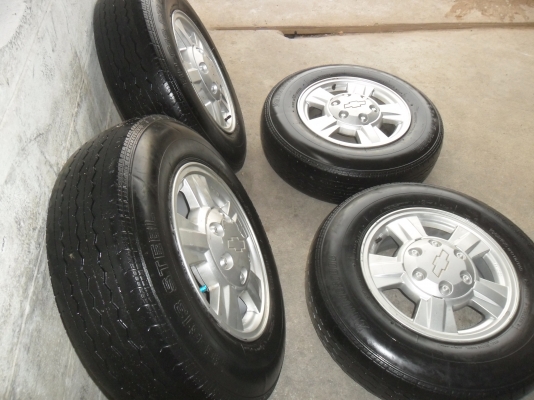 ล้อแม็ก 15นิ้ว 6รู เชฟ พร้อมยาง 195R15ปี11 สวยๆ 4 ล้อ ราคา 6700 บาท