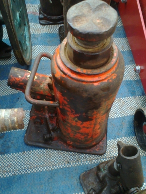 แม่แรง 20 ตันงานนอกสภาพพร้อมใช้งานครับขนาด 20  ตันครับราคานี้คุ้มมากครับ