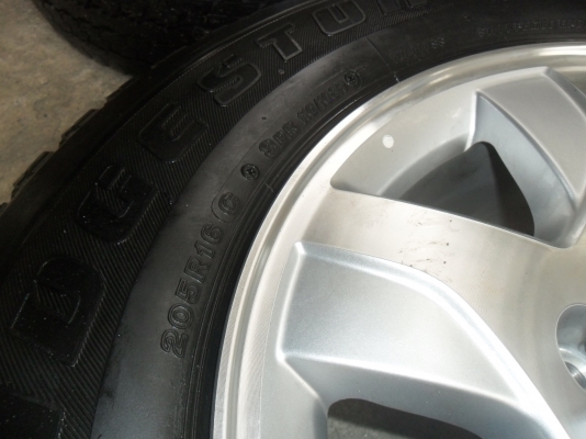 ล้อแม็ก 16นิ้ว 6รู เชฟ พร้อมยาง 205R16ปี11 สวยๆ 4 ล้อ ราคา 6900 บาท ล้อแม็ก 16นิ้ว 6รู เชฟ พร้อมยาง 205R16ปี11 สวยๆ 4 ล้อ ราคา 6900 บาท