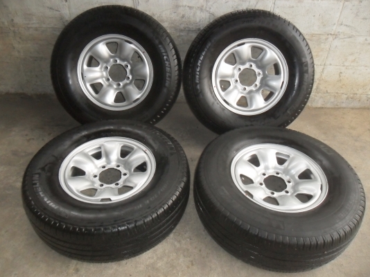 ล้อกะทะ 16นิ้ว 6รู พร้อมยาง 265/70R16ปี10 สวยๆ 4 ล้อ ราคา 6900 บาท