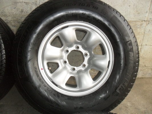 ล้อกะทะ 16นิ้ว 6รู พร้อมยาง 265/70R16ปี10 สวยๆ 4 ล้อ ราคา 6900 บาท