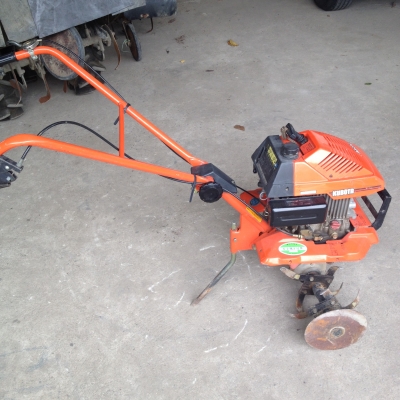 รถพรวนดินเดินตาม KUBOTA เก่าญี่ปุ่น พร้อมชุดพรวนดิน สภาพดี รถพร้อมทำงาน เครื่องยนต์ติดง่าย เหมาะพรวนดินแปลงขนาดกลาง-เล็ก ประหยัดน้ำมันเคลื่อนที่ง่าย รถพรวนดินเดินตาม KUBOTA เก่าญี่ปุ่น พร้อมชุดพรวนดิน สภาพดี รถพร้อมทำงาน เครื่องยนต์ติดง่าย เหมาะพรวนดินแปลงขนาดกลาง-เล็ก ประหยัดน้ำมันเคลื่อนที่ง่าย