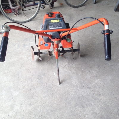 รถพรวนดินเดินตาม KUBOTA เก่าญี่ปุ่น พร้อมชุดพรวนดิน สภาพดี รถพร้อมทำงาน เครื่องยนต์ติดง่าย เหมาะพรวนดินแปลงขนาดกลาง-เล็ก ประหยัดน้ำมันเคลื่อนที่ง่าย รถพรวนดินเดินตาม KUBOTA เก่าญี่ปุ่น พร้อมชุดพรวนดิน สภาพดี รถพร้อมทำงาน เครื่องยนต์ติดง่าย เหมาะพรวนดินแปลงขนาดกลาง-เล็ก ประหยัดน้ำมันเคลื่อนที่ง่าย