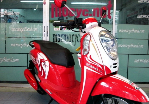 scoopy-i ลิเวอร์พลู รถเดือน ก พ.ปี 56 ไมล์ 6 พันโล รุ่นใหม่ไฟหน้าโปรเจ็คเตอร์ ฟรีค่าโอน แถม 3 รายการ 32900