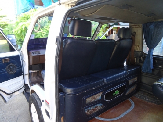 ถตู้  Toyota  hiace  ขับดี    เครื่องดี 2 L  เดิมๆ  แห้ง ๆ เกียร์ดี   เอกสารพร้อมโอน  อัตราเร่งดี  เดินเบาเรียบ ประหยัดครับ