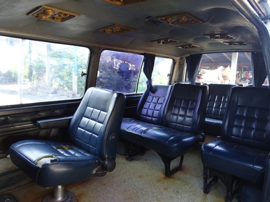 ถตู้  Toyota  hiace  ขับดี    เครื่องดี 2 L  เดิมๆ  แห้ง ๆ เกียร์ดี   เอกสารพร้อมโอน  อัตราเร่งดี  เดินเบาเรียบ ประหยัดครับ